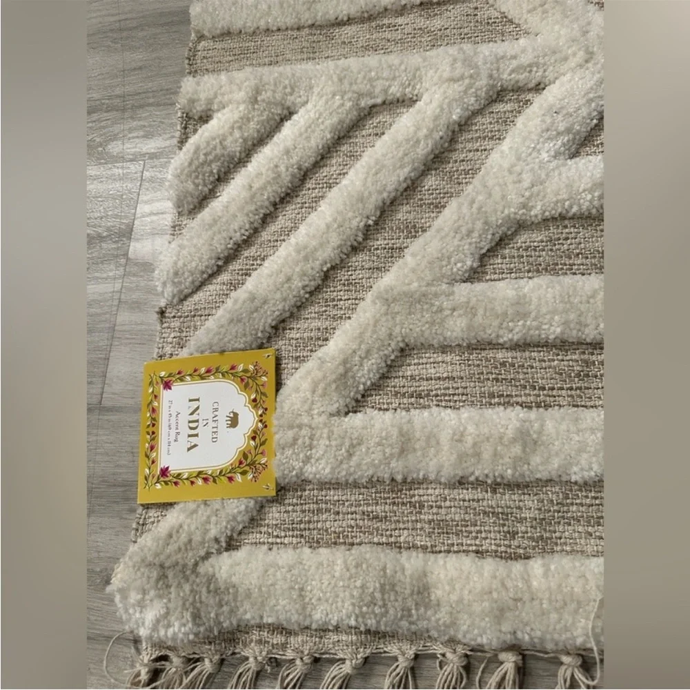 27”x45” Cream Geometric Accent Rug